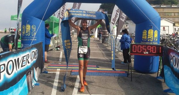 Bea Tenreiro y Dani Bayón ganan en el Triatlón LuarcaSprint en Asturias