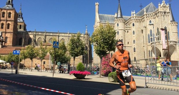 Gómez y Múgica estrenan por todo lo alto el Triatlón El Camino de Astorga