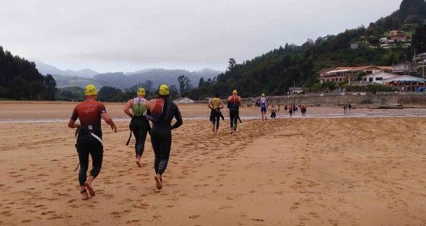 Raquel Alzaga y Dani Bayón se imponen en el Triatlón Norte Motor Sprint Colunga