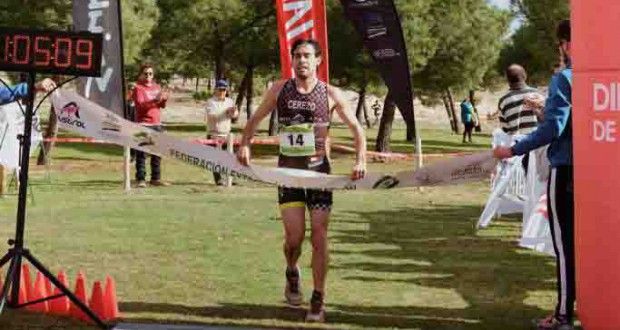 Cerezo y Mendoza ganan el VI Duatlón Cross Doña Blanca