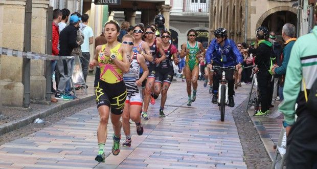 El duatlón por relevos y la contrarreloj por equipos llevarán la emoción al centro de Avilés
