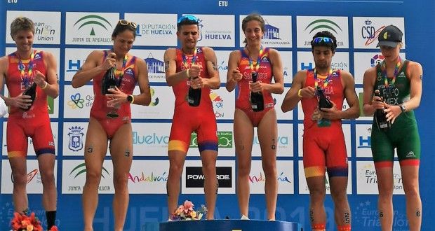 Huelva empuja a los triatletas de España a la victoria y el pódium en el Campeonato Iberoamericano de Triatlón