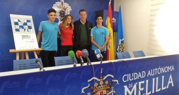 Cecilia Santamaría y los melillenses Álvaro Martínez y Juanjo Montoro presentan la  Copa de Europa de Triatlón Melilla 2019