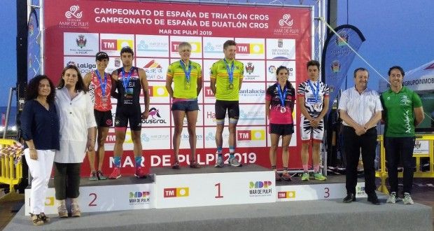 Laura Gómez y Camilo Puertas ganan el Campeonato de España de Triatlón Cros 2019 en Mar de Pulpí