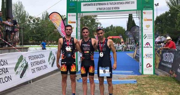 David Puertas y Estefanía Domínguez campeones de Extremadura de Triatlón