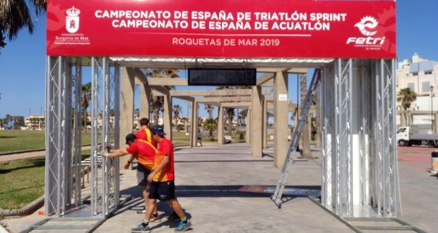El escenario de los campeonatos de España de Triatlón Sprint y Acuatlón 2019 va tomando forma en Roquetas De Mar