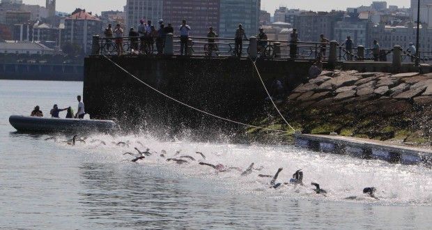 El campeonato de España FETRIACoruña 2019, un triatlón paralelo al Atlántico