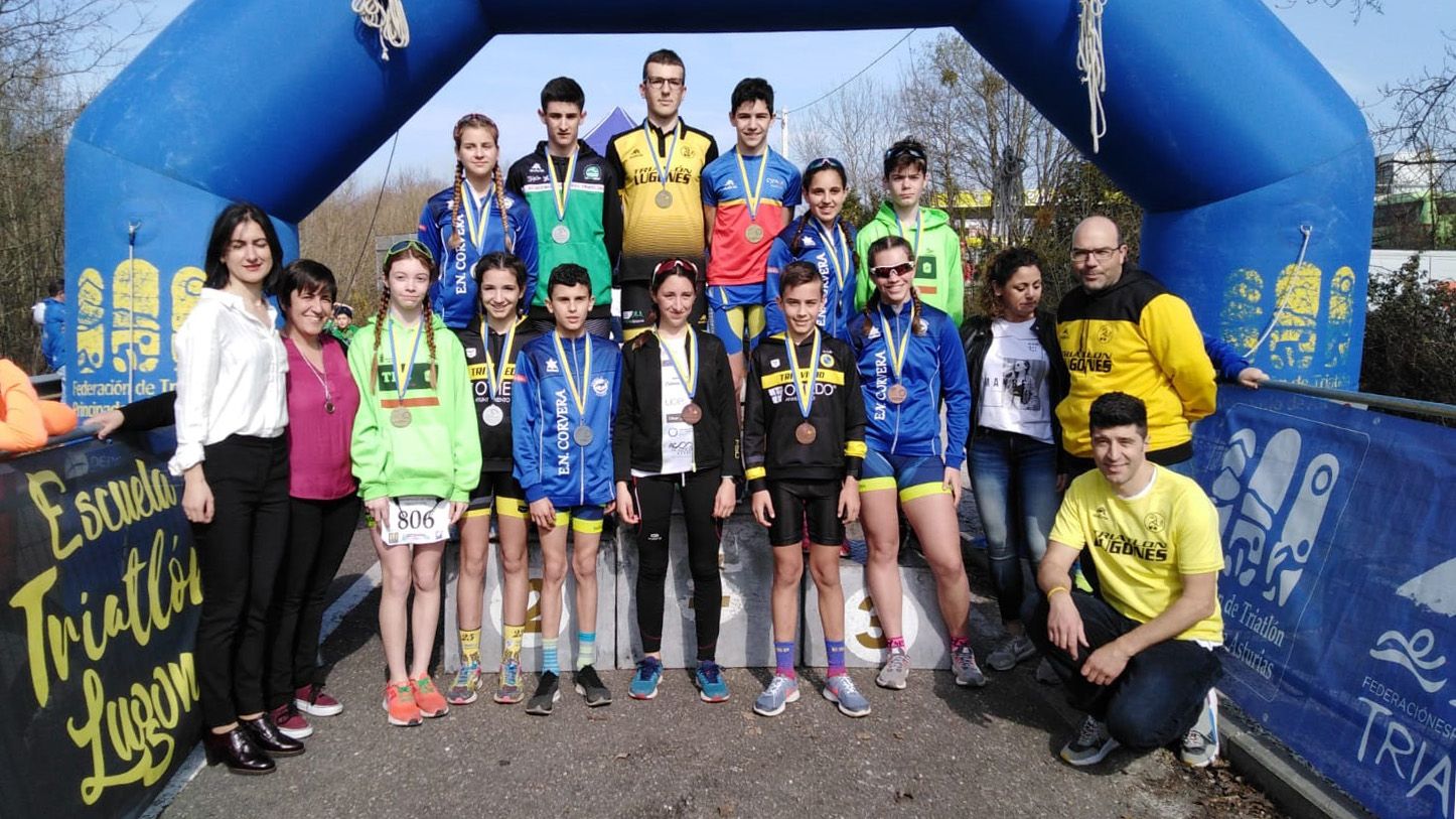 Casi cien deportistas en el Duatlón Cros escolar Siero en Asturias