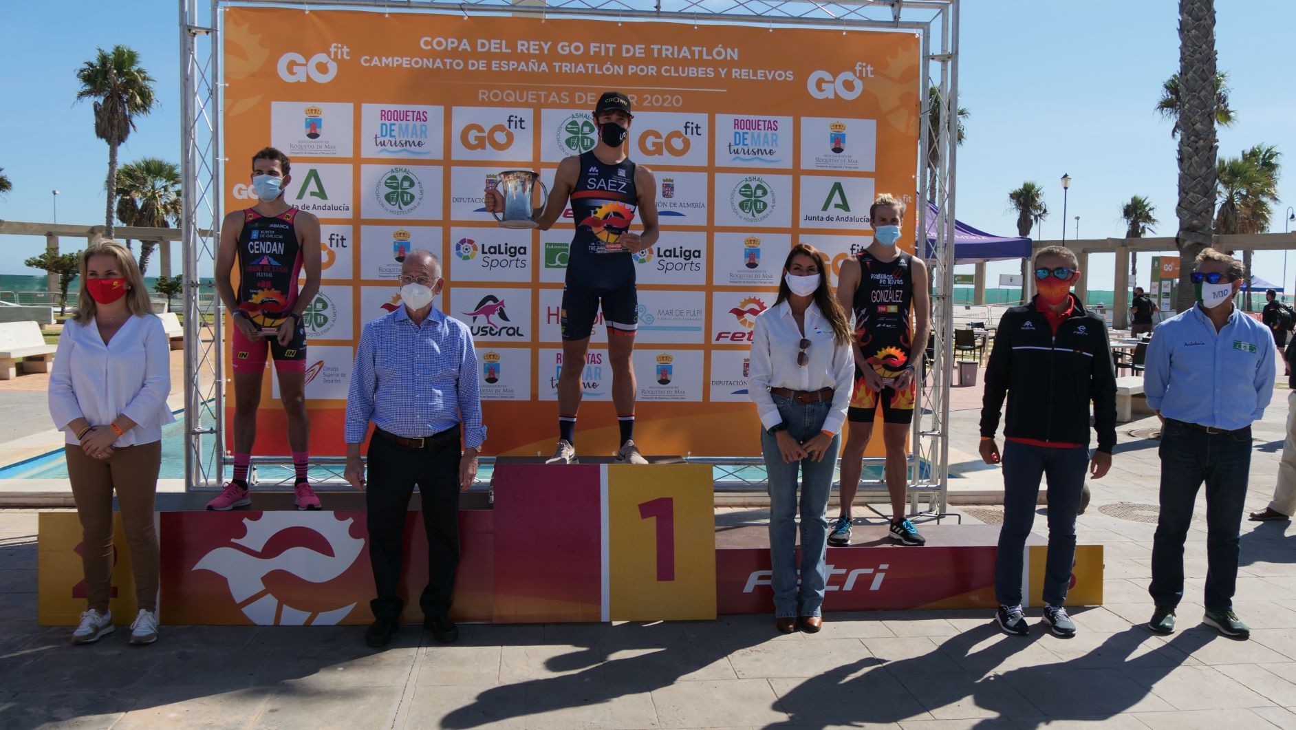 Universidad de Alicante gana la Copa del Rey GO fit de Triatlón en Roquetas de Mar
