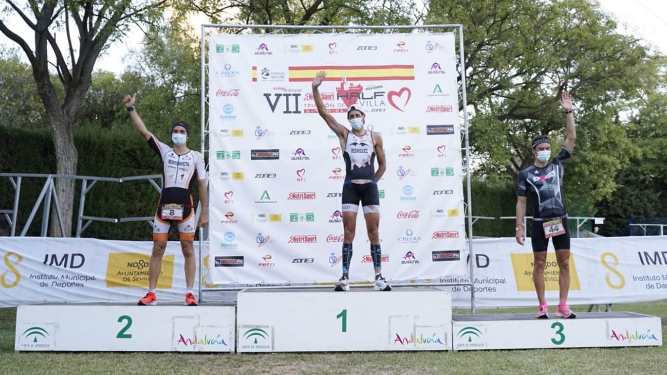 Diederiks Diede y Gustavo Rodríguez gana el VII Half Triatlón de Sevilla
