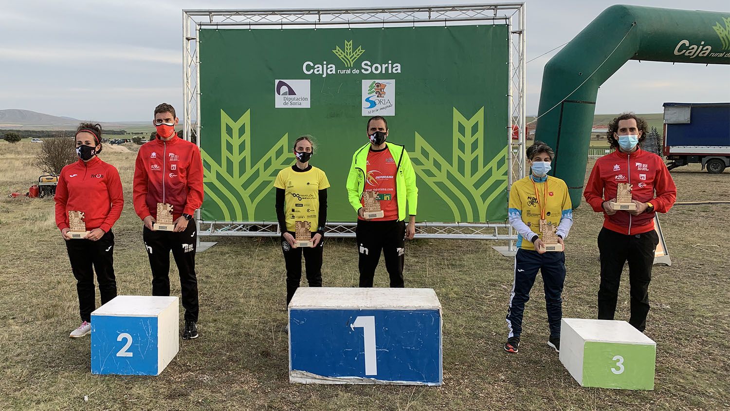 Flor Lamas y David Rújula, campeones regionales de Duatlón Cross de Castilla y León en Esteras de Lubia