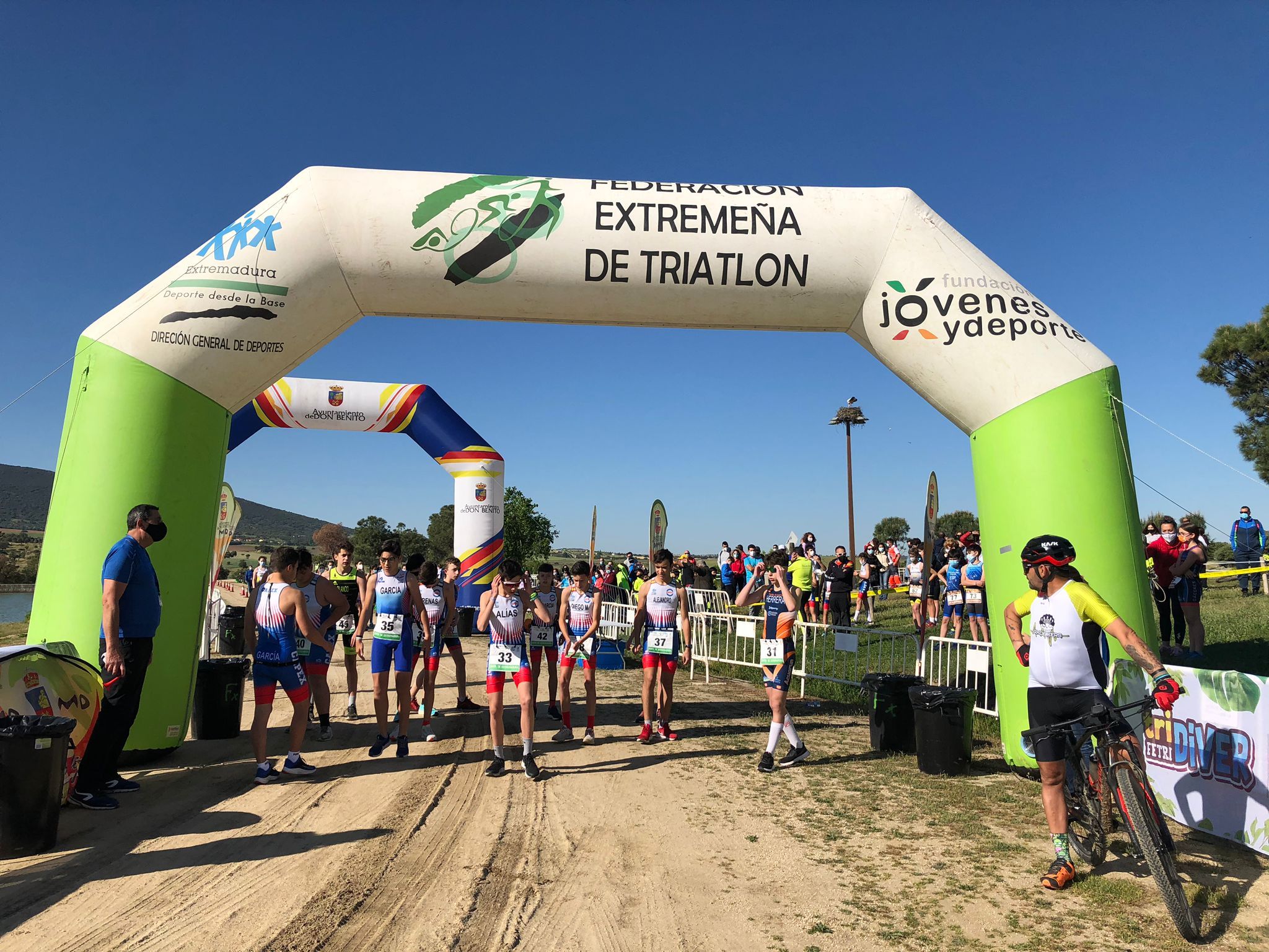 150 menores disfrutan en la Finca Doña Blanca de Don Benito de un duatlón cros en Extremadura
