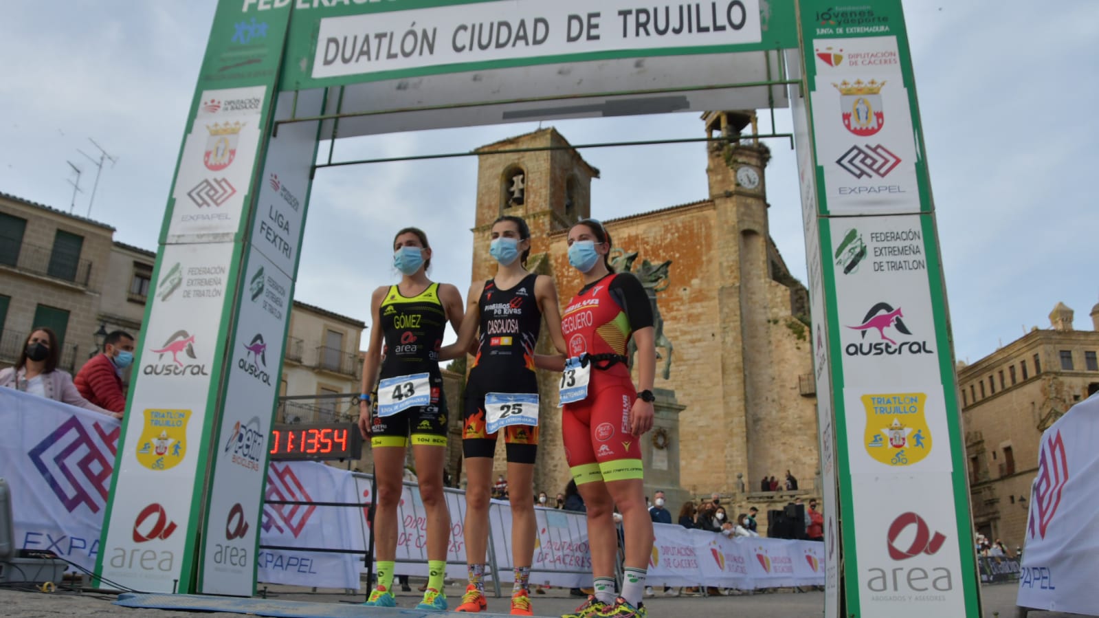 Carlos Cobos e Irene Cascajosa ganan el I Duatlón Ciudad de Trujillo en Extremadura