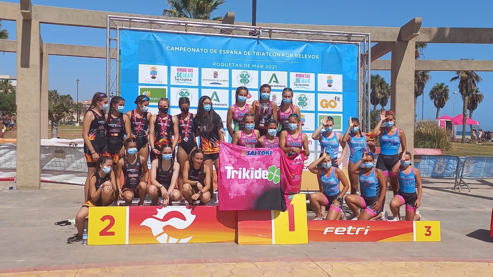 Saltoki Trikideak gana la Liga Talento de Triatlón femenina y masculina