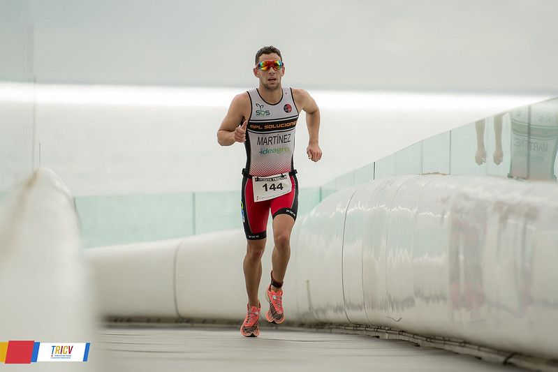 La UA Triatlón, protagonista en Alicante Triatlón. Yaiza Saiz y David Cantero, campeones autonómicos en Valencia