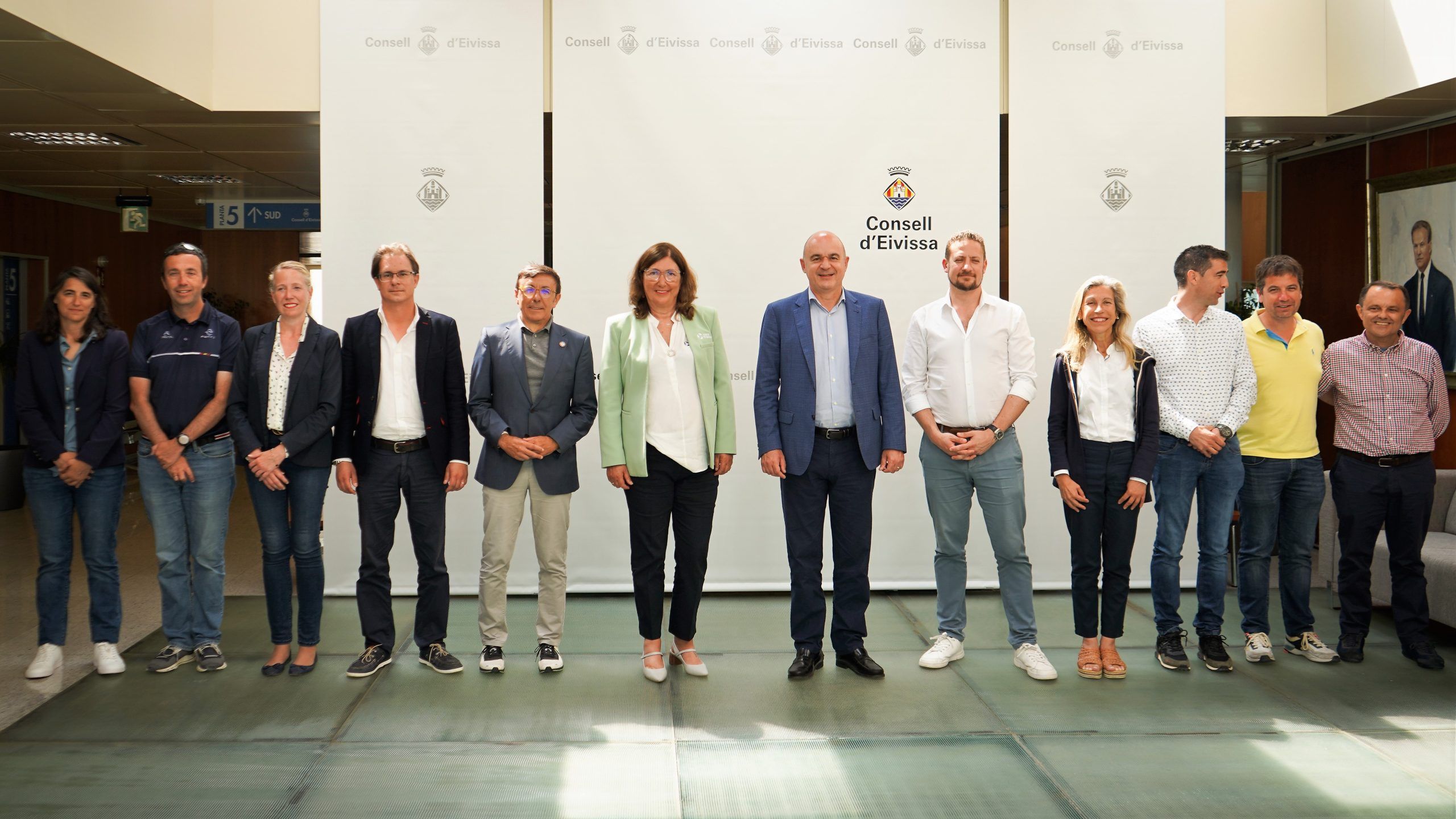 El presidente del Consell recibe a World Triathlon, FETRI y PTO tras el exitoso arranque del Mundial