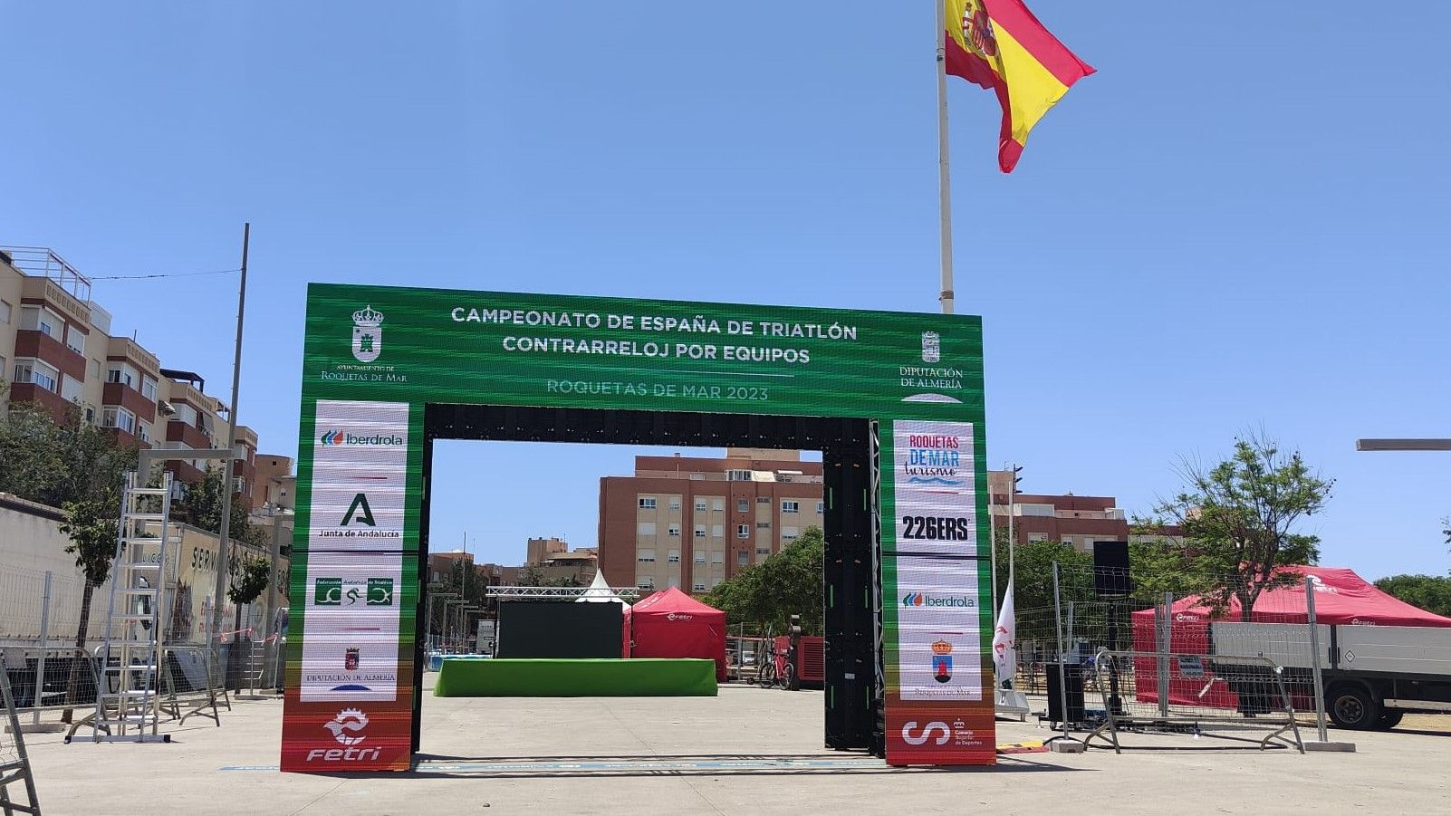 3.000 triatletas de toda España llegan a Roquetas de Mar para disputar la Copa de la Reina Iberdrola, Copa del Rey y el Campeonato de España de Triatlón por Relevos
