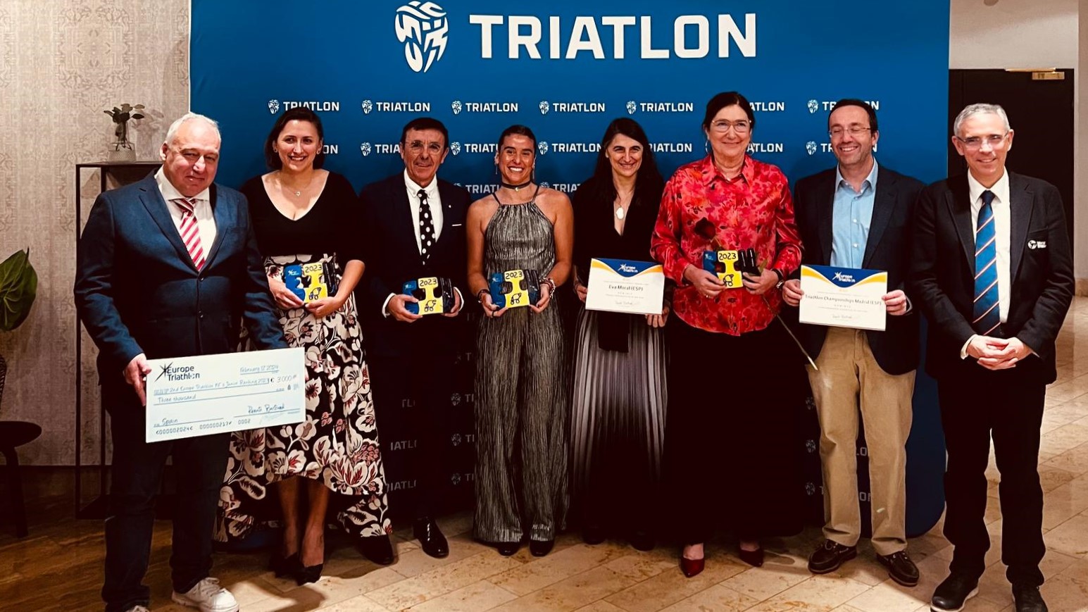 La FETRI, Ráquel González, Dani Molina y Marta Francés, premiados en la Gala del Triatlón Europeo