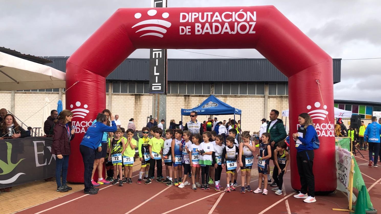 Los jóvenes valores del triatlón extremeño se citan en Villafranca de los Barros