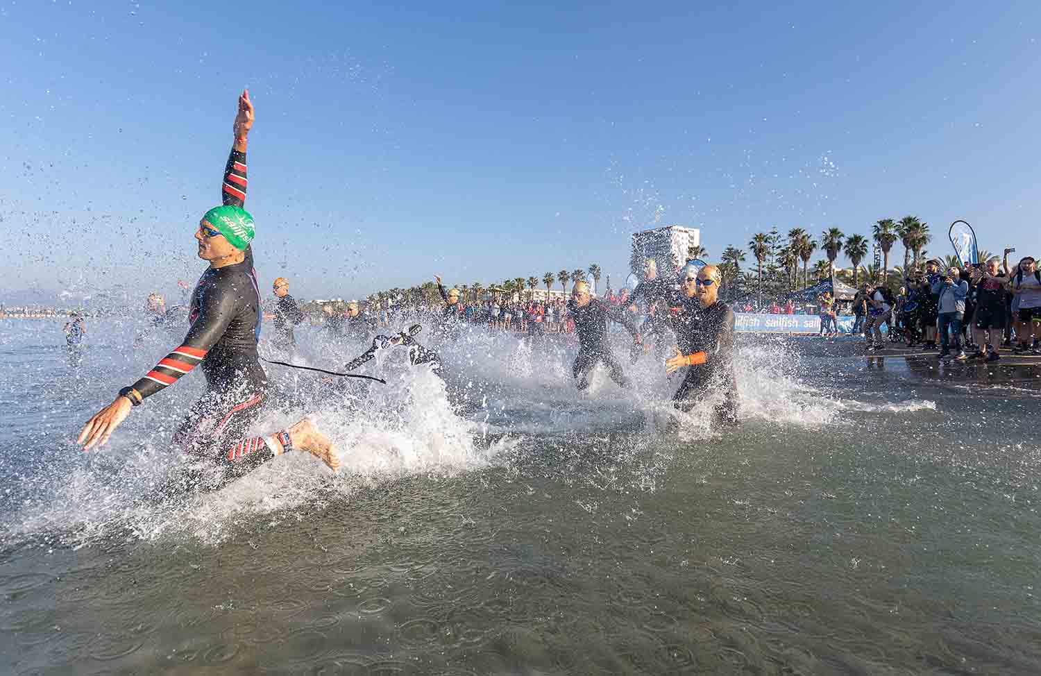 800 triatletas de todo el mundo se preparan para conquistar el OTSO Challenge Salou