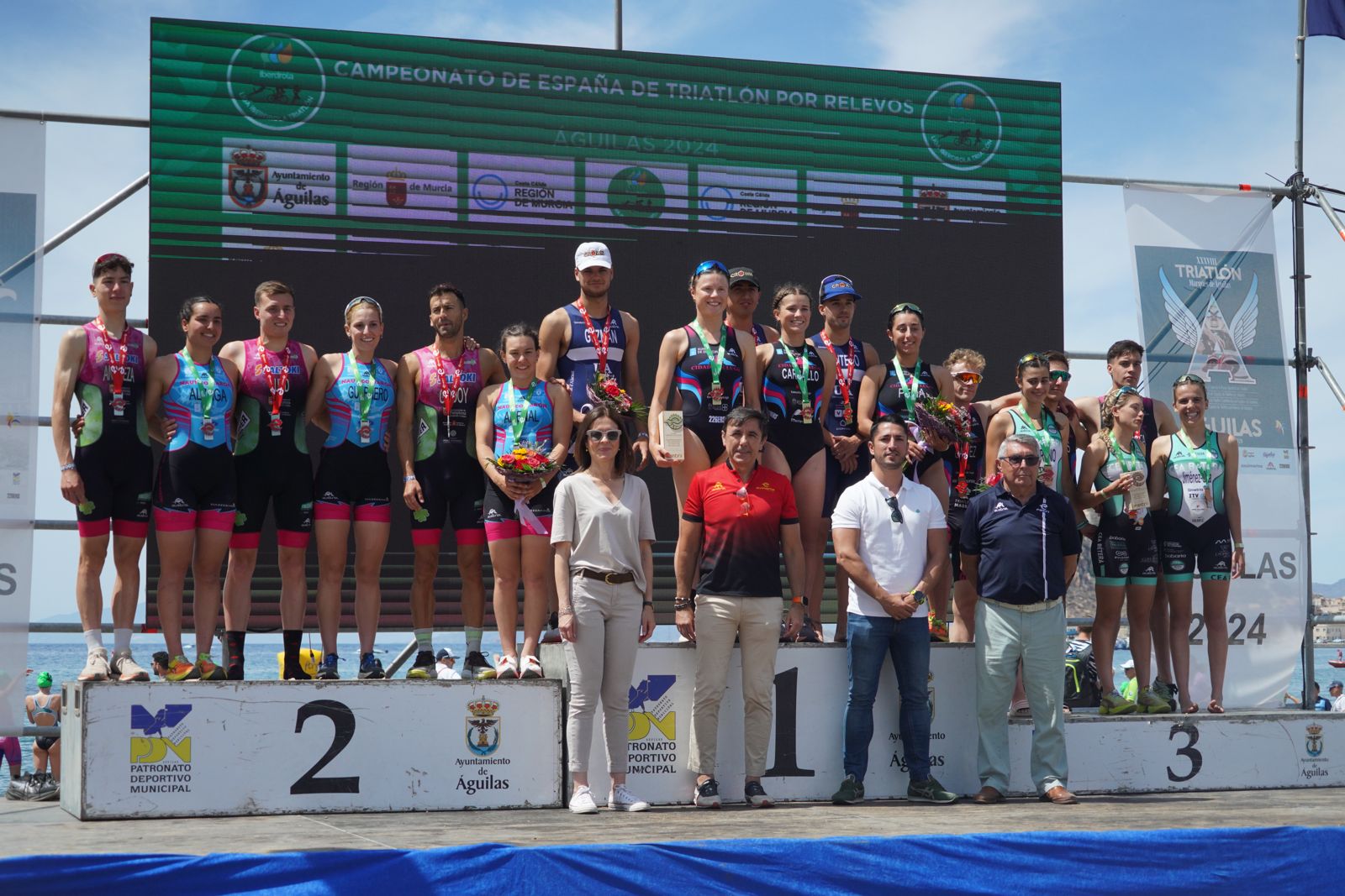 Cidade de Lugo Fluvial femenino y Universidad de Alicante ganan el Campeonato de España de Triatlón por Relevos en Águilas