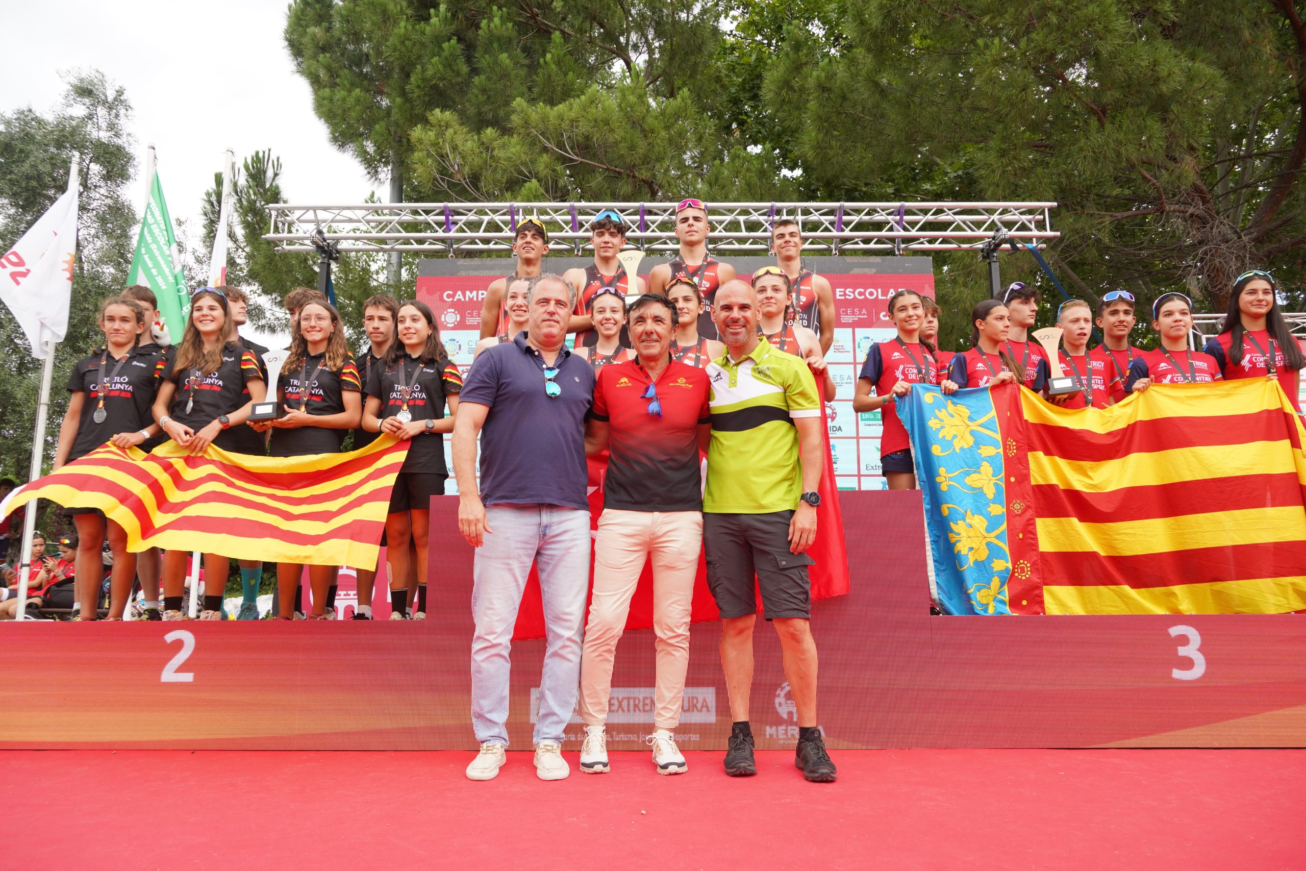 Madrid gana el Campeonato de España de Triatlón en Edad Escolar CESA y Galicia el absoluto de Autonomías en Mérida