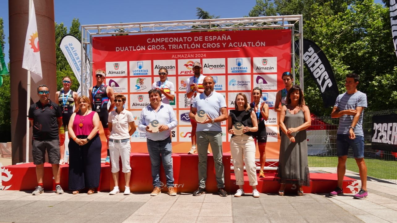 Marina Muñoz y Kevin Tarek Viñuela hacen doblete ganando también el Campeonato de España de Triatlón Cros en Almazán