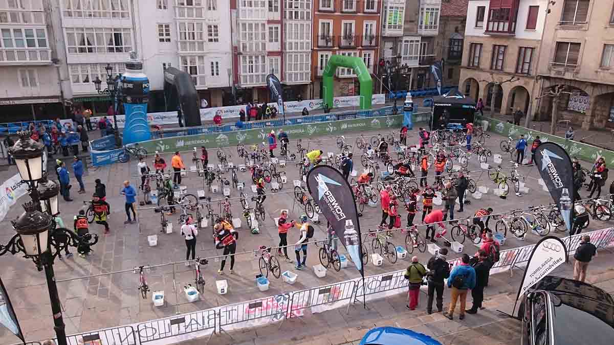 La nieve llega a Reinosa para garantizar el Campeonato de España de Triatlón de Invierno con esquí de fondo el domingo