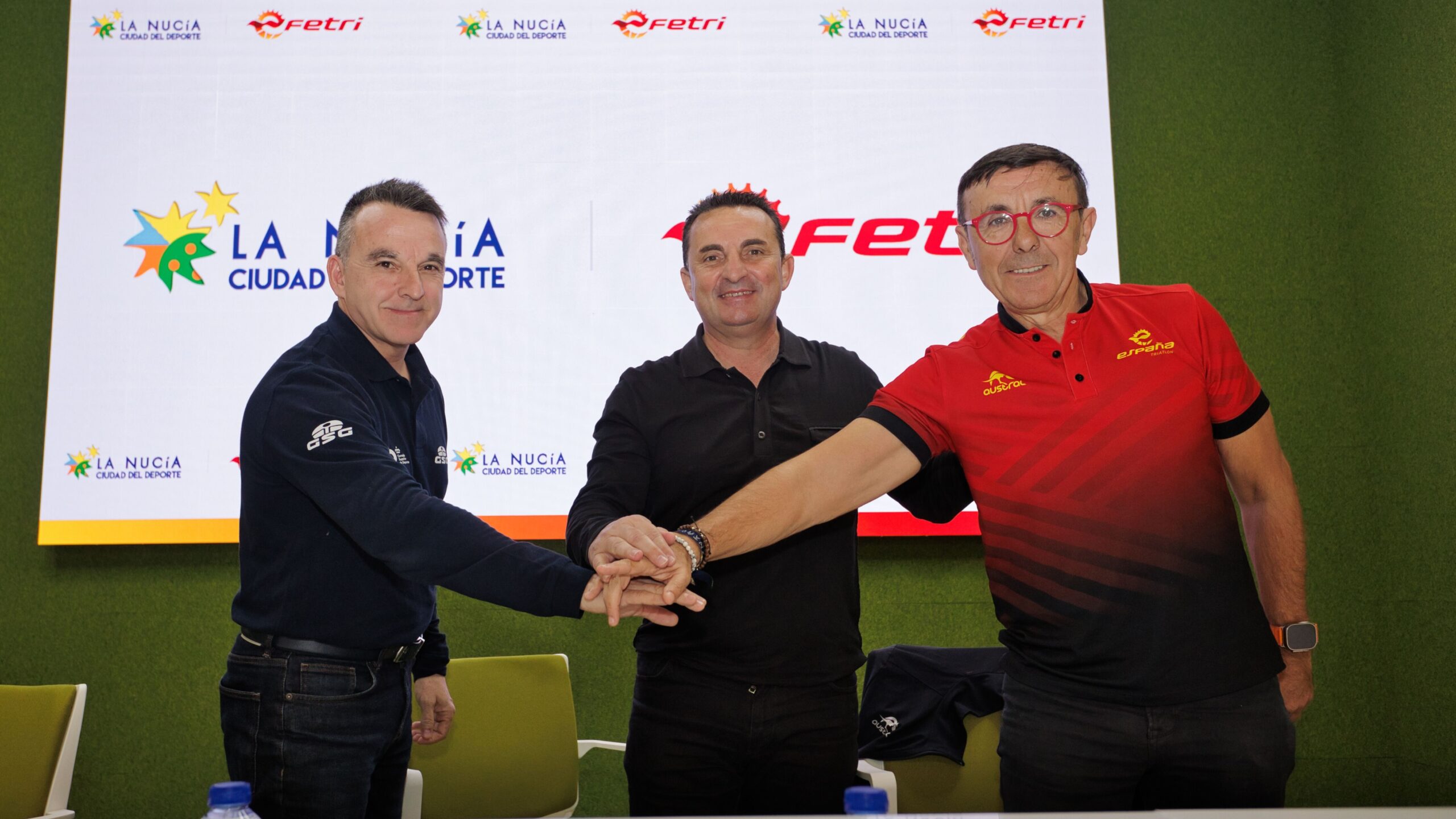 La Nucía renueva su colaboración con la selección Española de Triatlón Multideporte