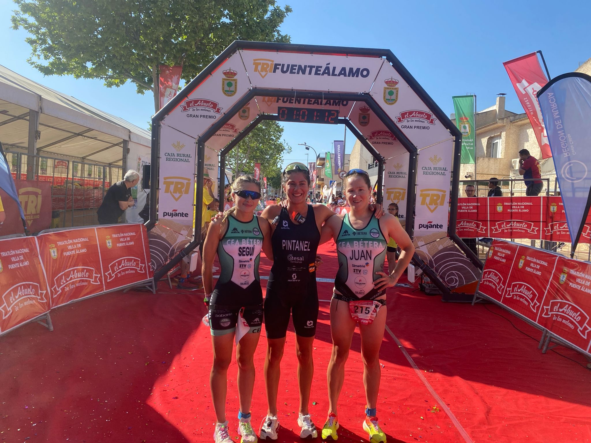 Marta Pintanel y David Cantero ganan el Triatlón de Fuente Álamo clasificatorio para el Campeonato de España distancia Sprint