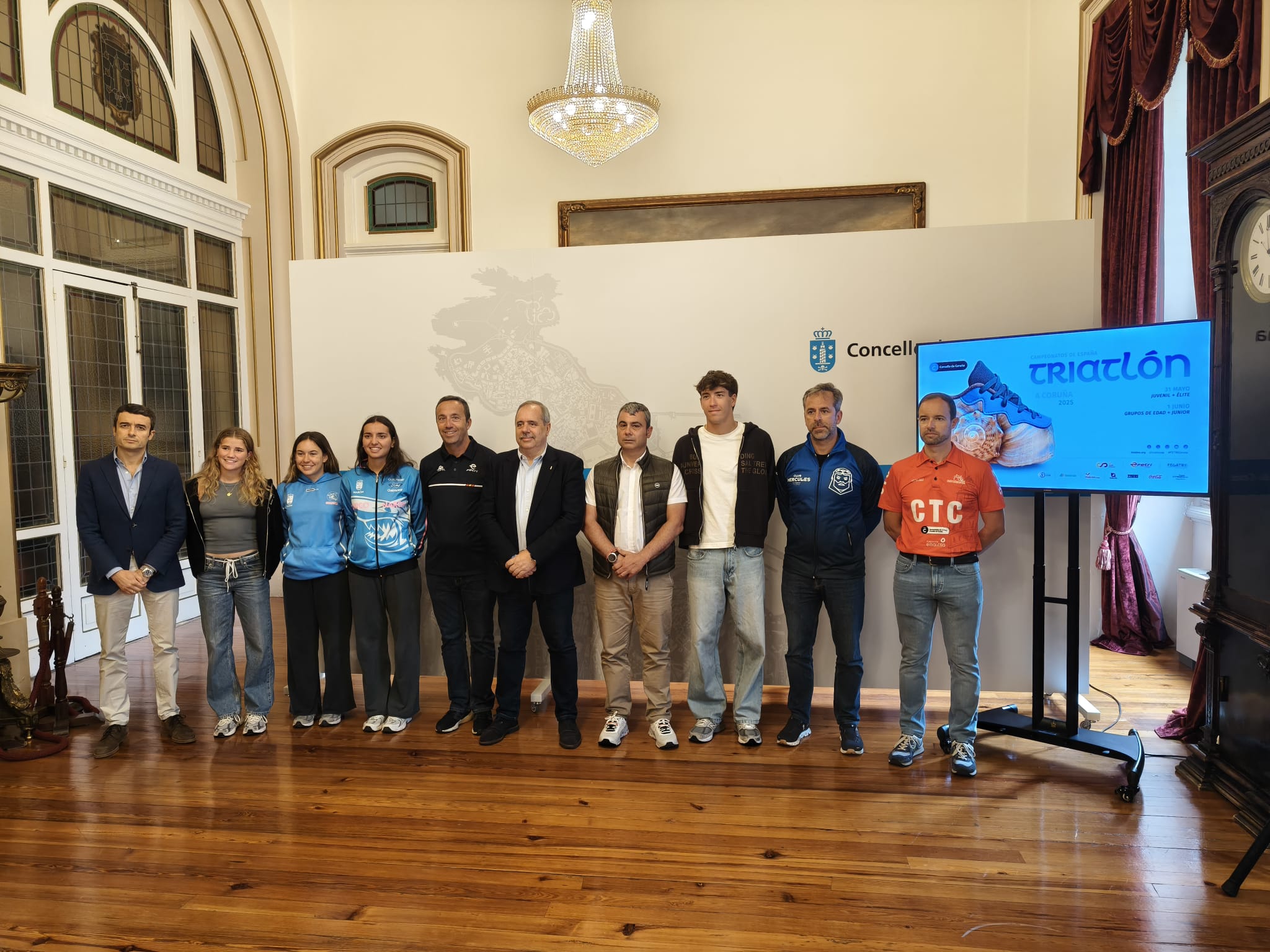 Un millar de triatletas competirá el fin de semana en los nacionales de Triatlón 2025 en A Coruña