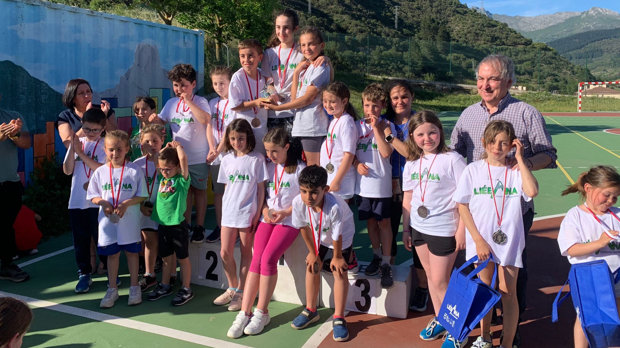 UNA CINCUENTENA DE DEPORTISTAS PARTICIPAN EN EL II NADA CORRE VILLA DE POTES