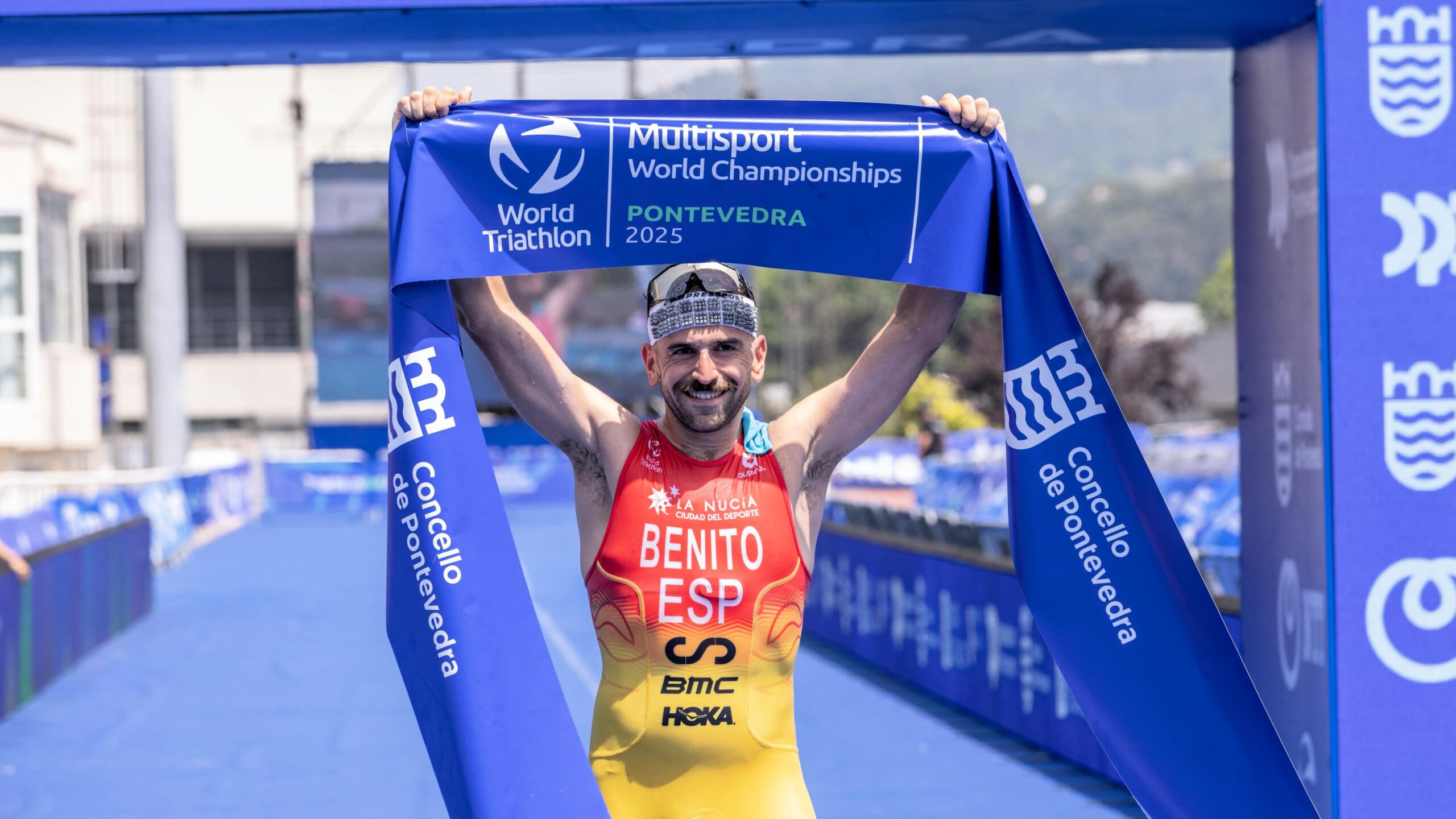 Antonio Benito se proclama campeón del mundo de Triatlón de Larga Distancia en Pontevedra 2025