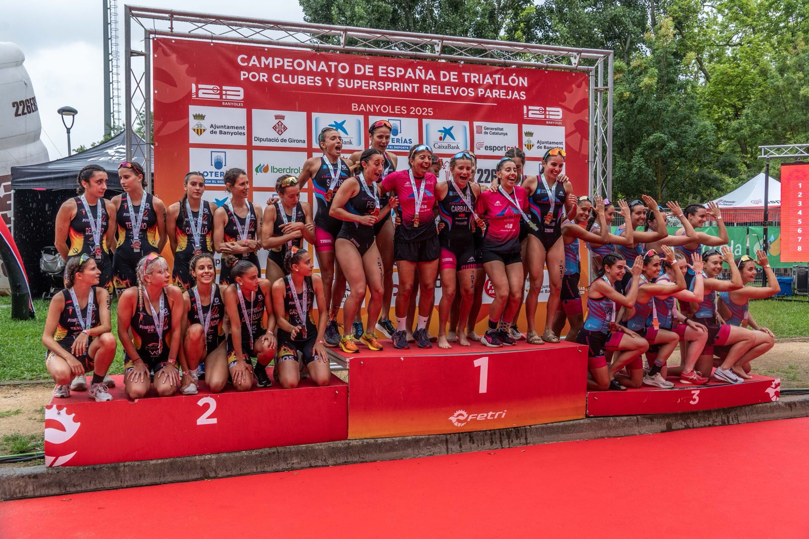 Cidade de Lugo Fluvial femenino y Peñota Dental Alusigma masculino ganan el Campeonato de España de Triatlón por Clubes 2025 en Banyoles
