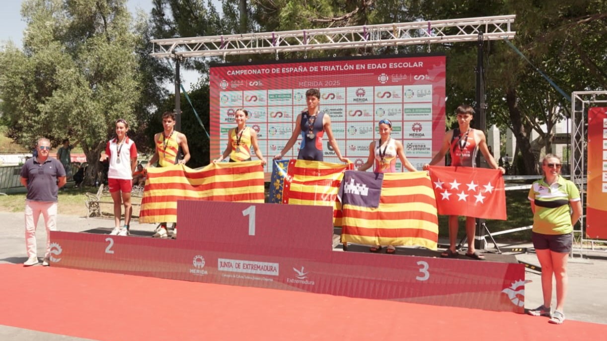 Marta Luque y Xavi Cabanilles, en juveniles, y Adriana Solanes y Francesc López, en cadetes, ganan los nacionales de Triatlón Escolar CSD CESA en Mérida