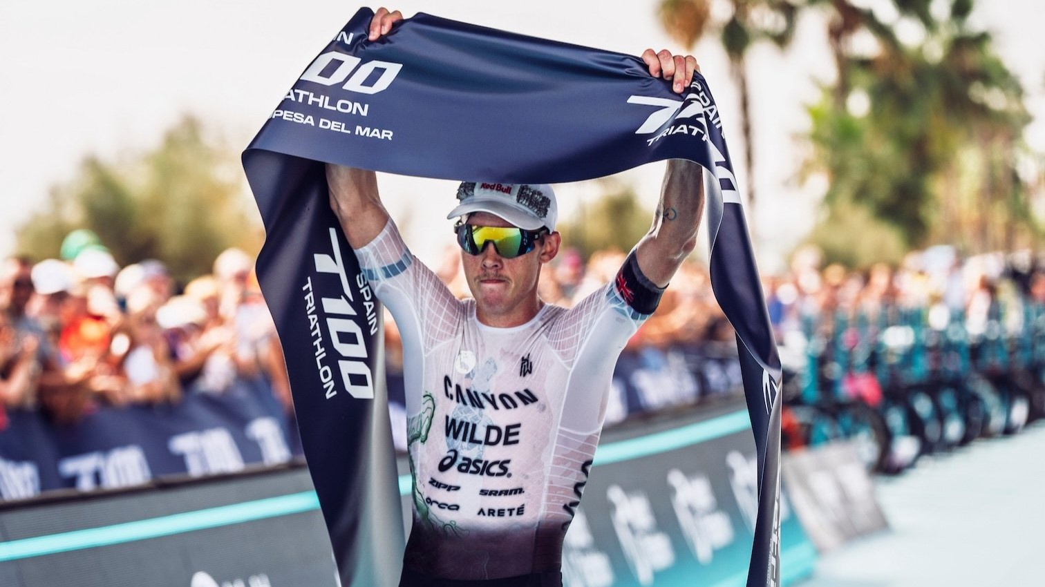Hayden Wilde y Lucy Charles-Barclay se imponen en la Spain T100 de Oropesa del Mar