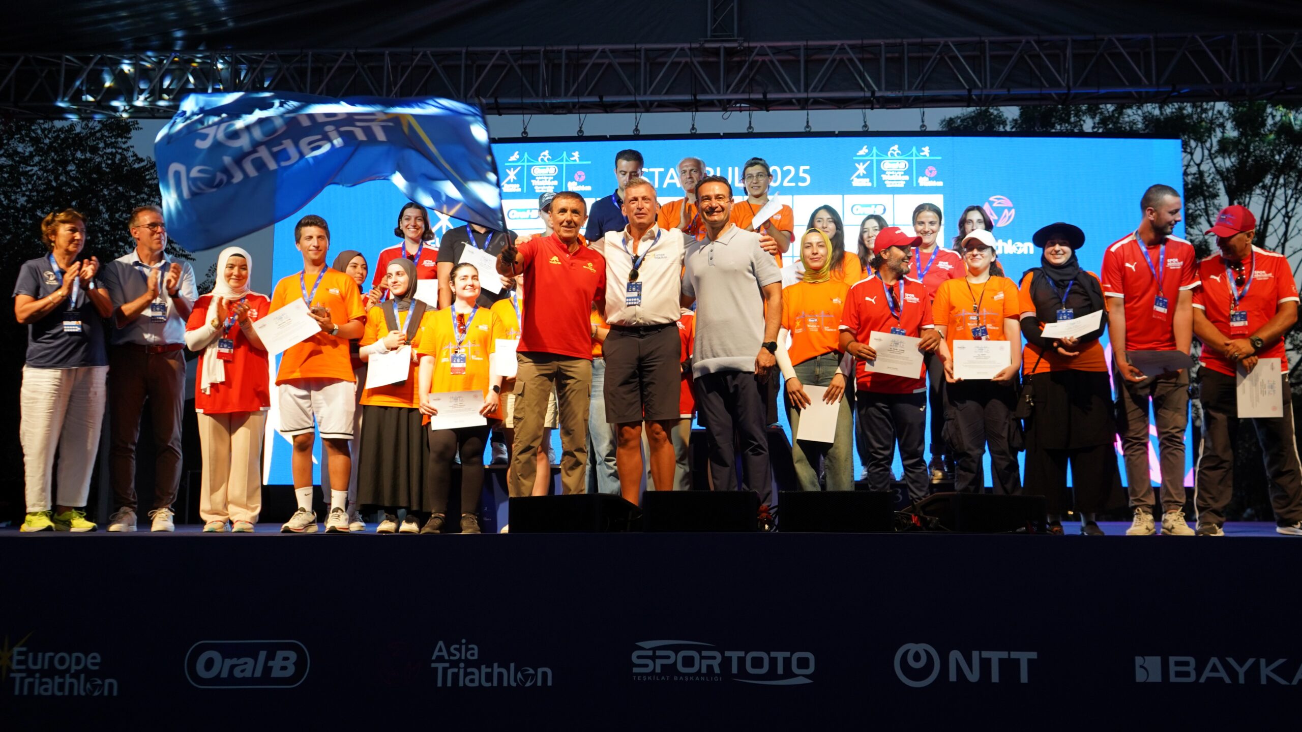 Antonio Serrat y Sara Guerrero, los mejores españoles en una cita que pone el foco ya en Tarragona 2026