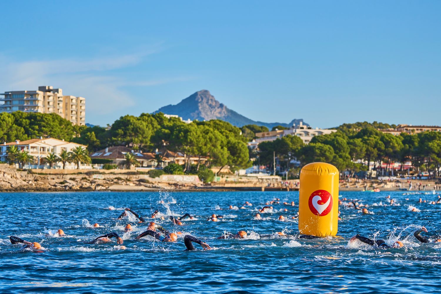Cathia Schär y Michele Sarzilla consiguen la victoria en la espectacular 11ª edición de Challenge Peguera-Mallorca