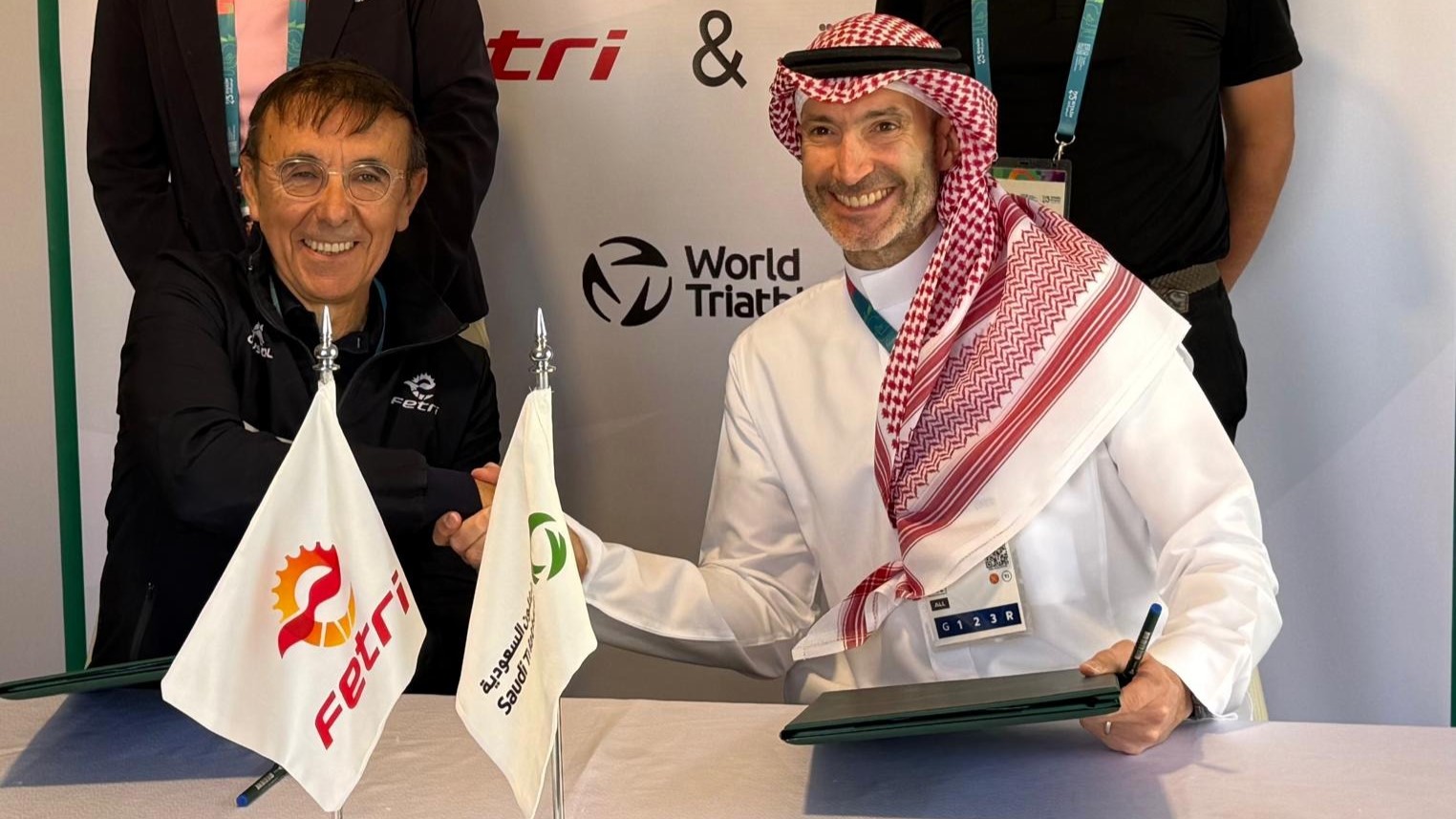 La FETRI y la Federación de Arabia Saudí de Triatlón firman un acuerdo histórico durante los Juegos Islámicos