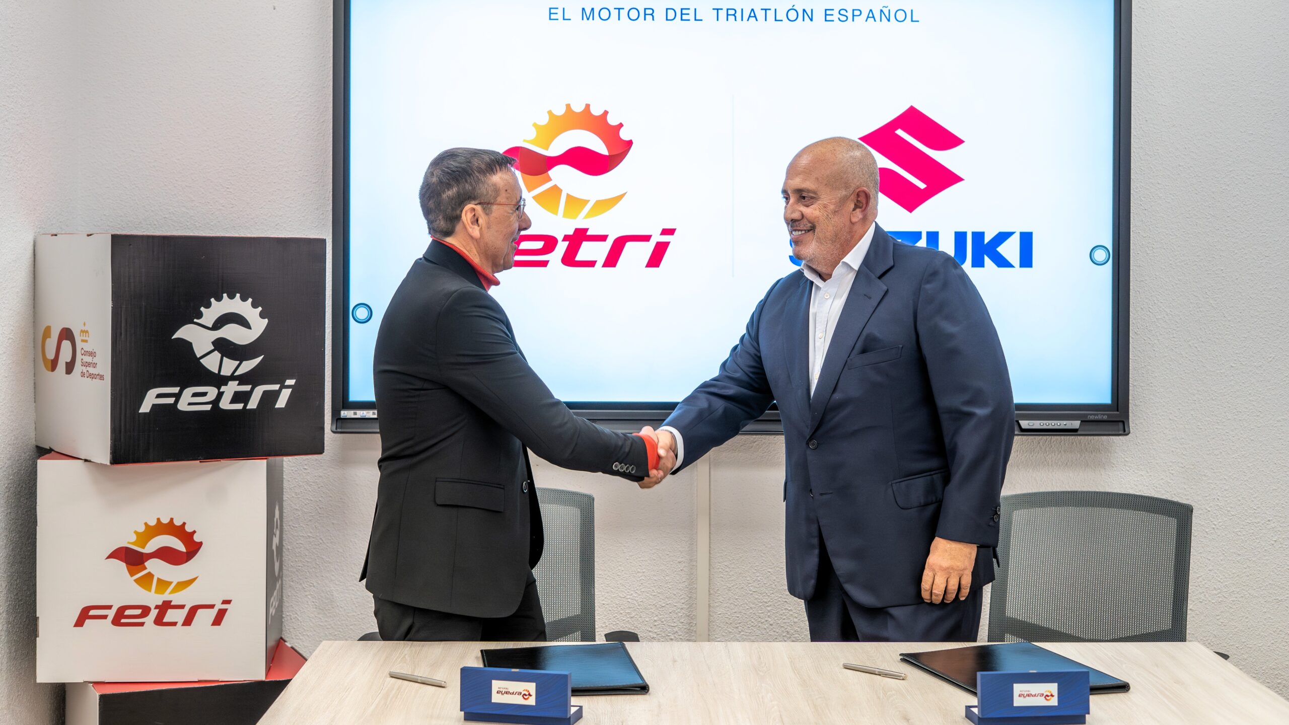 La Federación Española de Triatlón y Suzuki Ibérica firman el contrato más importante en la historia del triatlón español