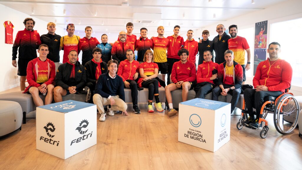 La selección española de triatlón paralímpico ha concluido su concentración de inicio de temporada en el CAR Región de Murcia