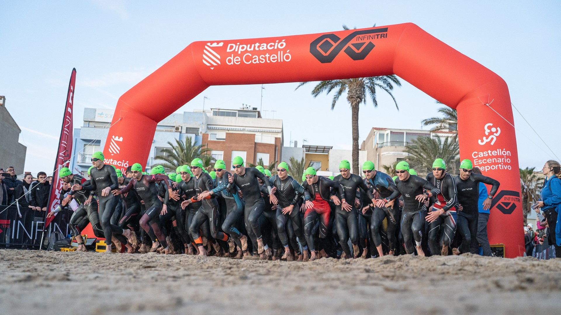 Infinitri 113 Triathlon Peñíscola encara la cuenta atrás final con récord histórico y un cartel profesional de primer nivel