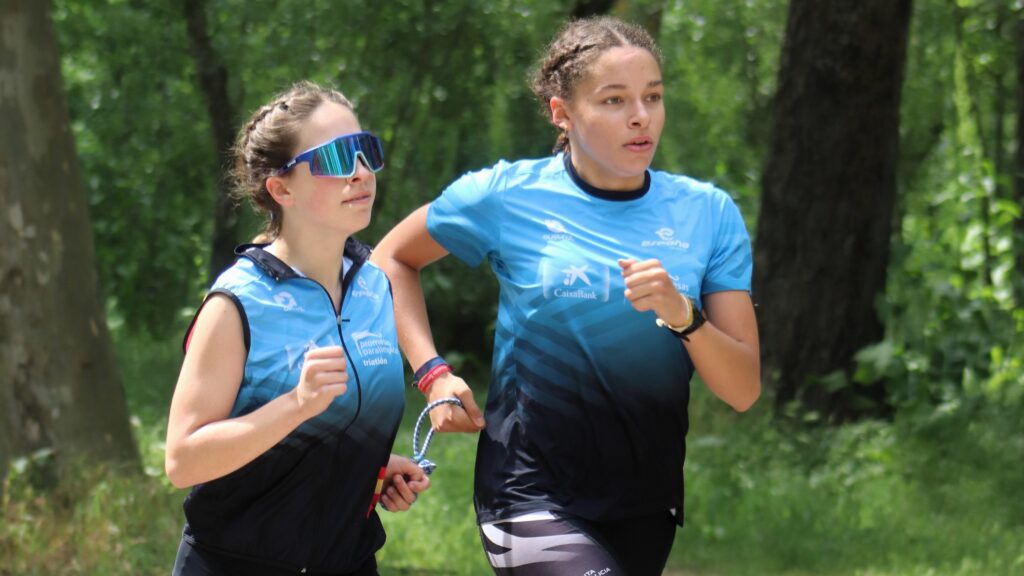 El Equipo CaixaBank de Promesas Paralímpicas de Triatlón completa en Madrid su primera concentración de la temporada 2026