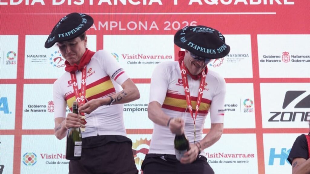Georgia Taylor-Brown gana Spain T100 Pamplona-Navarra y Helene Alberdi y Nacho Gálvez se llevan el Campeonato de España de Triatlón MD 2026