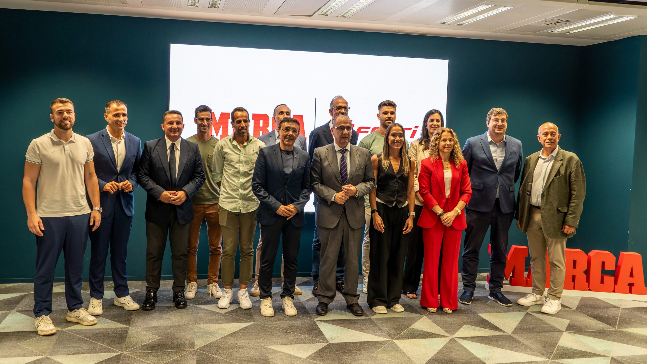 La FETRI presenta en la sede de MARCA el primer circuito mundial de Hyatlón