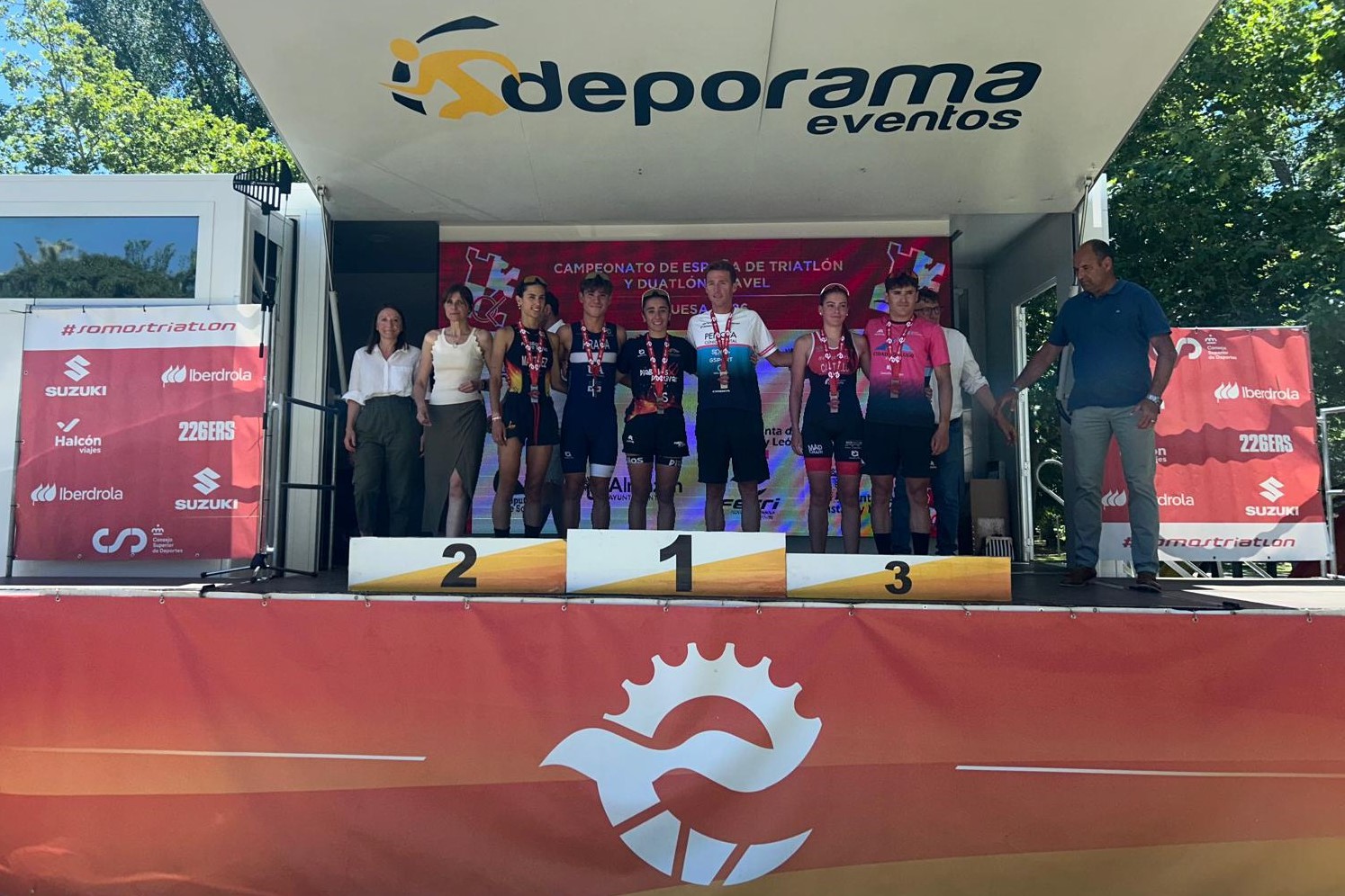 Paula del Del Pozo y Sergio Ortiz se imponen en el clasificatorio nacional del Triatlón de Almazán 2026
