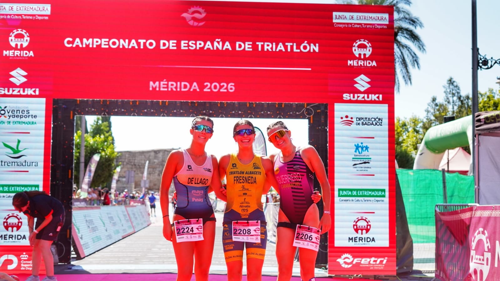 Eva Fresneda y Jaume Gironés ganan el Campeonato de España de Triatlón Juvenil en Mérida