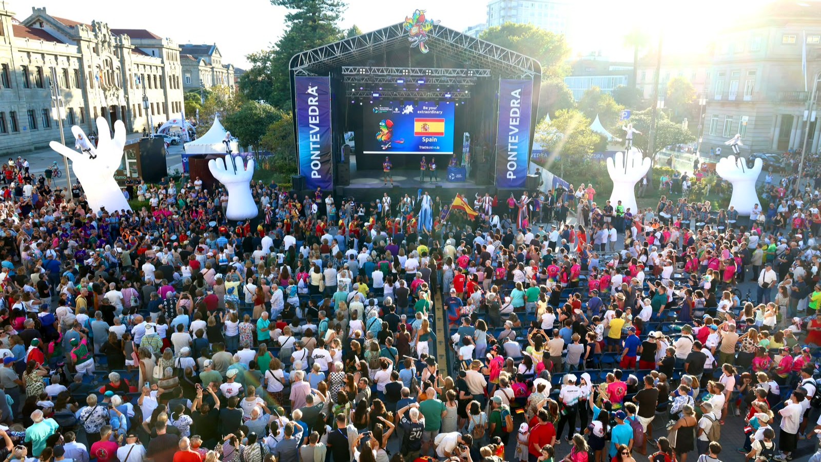 El desfile inaugural da el pistoletazo de salida a la Gran Final de las Series Mundiales de Pontevedra