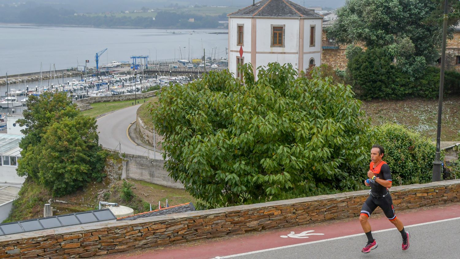 Zaira Lorenzo y Diego Martín ganan el Half Triatlón Ribadeo 2026