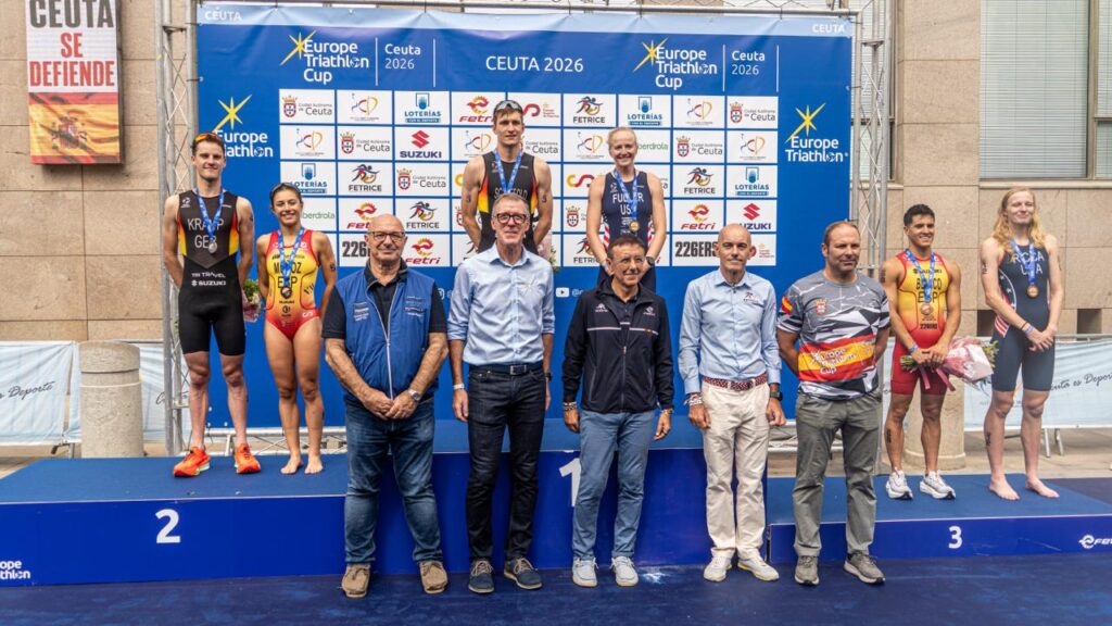 Annie Fuller y Jan Scheffold ganan una Copa de Europa de Triatlón en Ceuta con medallas españolas para Marina Muñoz y Edu Blanco